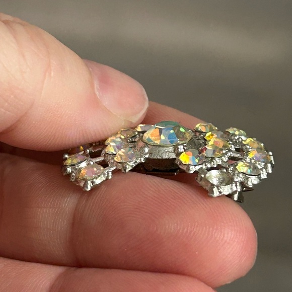 4/$50 Aurora Boralis Elegant Silver Crystal Brooch 🙋♀️ - Picture 4 of 8